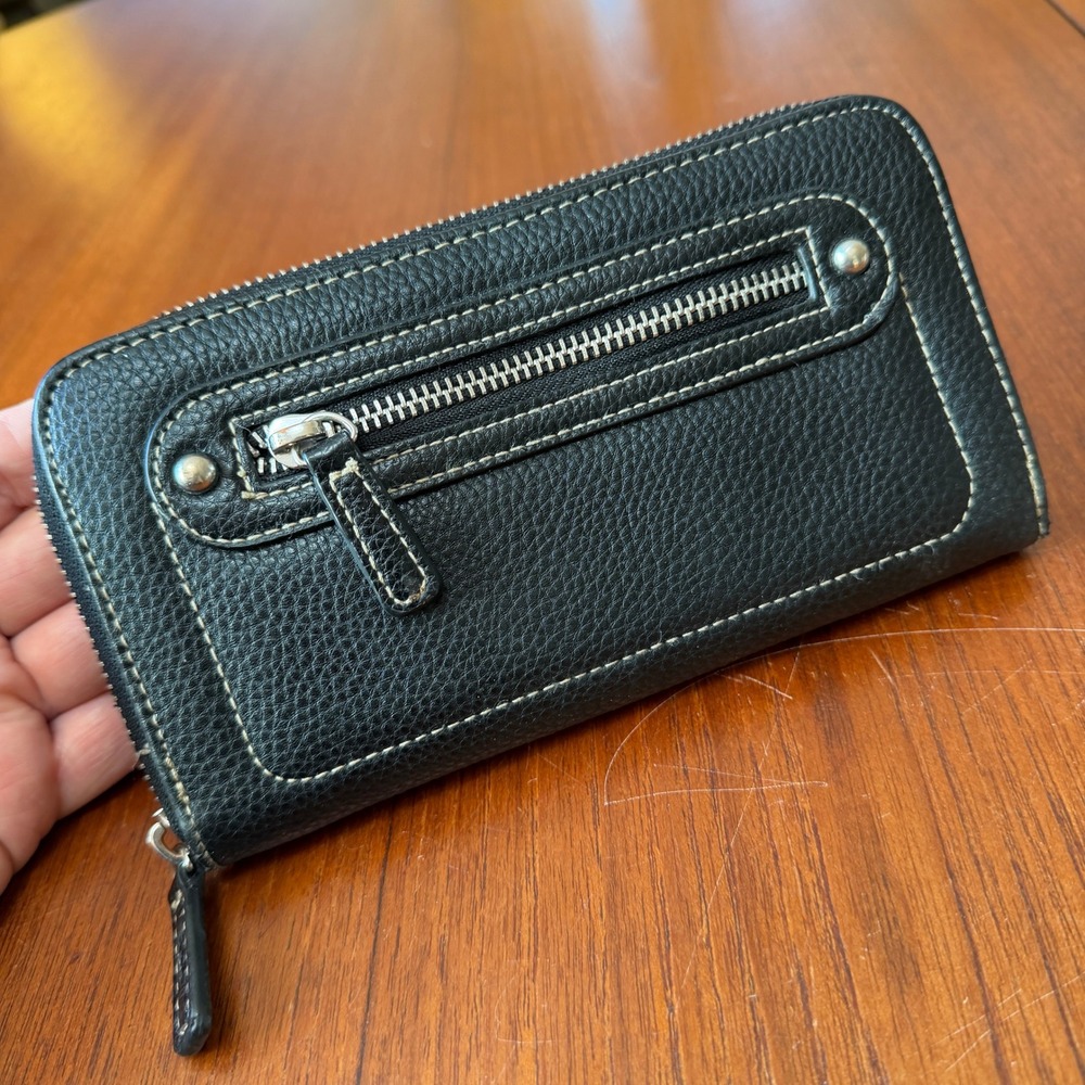 Signature Black Pebbled Faux Leather Zip Around Wallet Contrast Stitch Studded